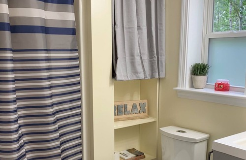 Belfast Kabine | Quiet Cottage in the Pines, close to downtown Belfast and Swan Lake