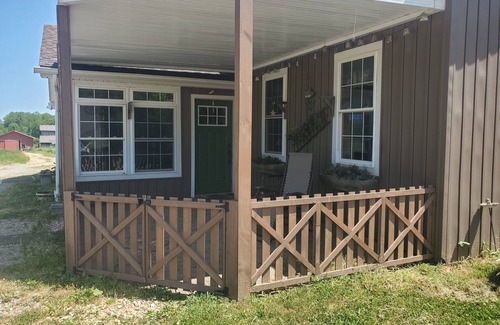 Dorset Kabine | Quiet Country Cabin close to Lake Erie, Interstate, and Ohio line