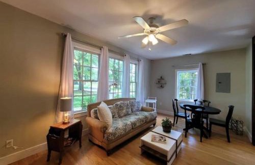 Suwanee Haus | Quiet Country Farmhouse