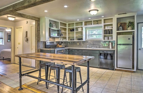 Squires Haus | Quiet Country Home in Ava with Chic Interior!