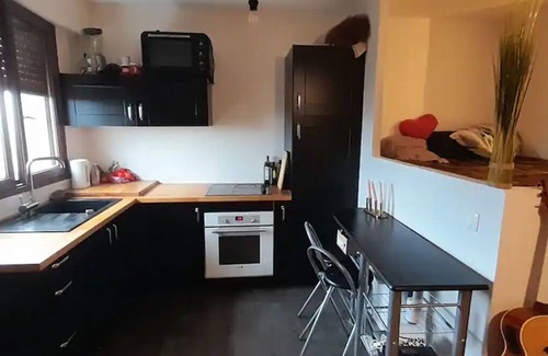 Bagnolet Wohnung | Quiet, cozy nest opposite a park, close to public transport...