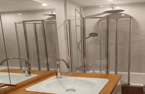 Bagnolet Wohnung | Quiet, cozy nest opposite a park, close to public transport...