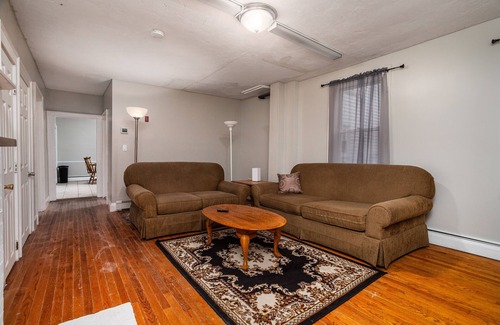 Leominster Wohnung | Quiet Furnished 2BR Unit in North Leominster!