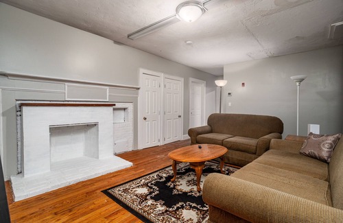 Leominster Wohnung | Quiet Furnished 2BR Unit in North Leominster!