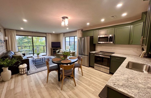 Acme Eigentumswohnung | Quiet Grand Traverse Resort Condo I Great views, Full kitchen and Washer/Dryer