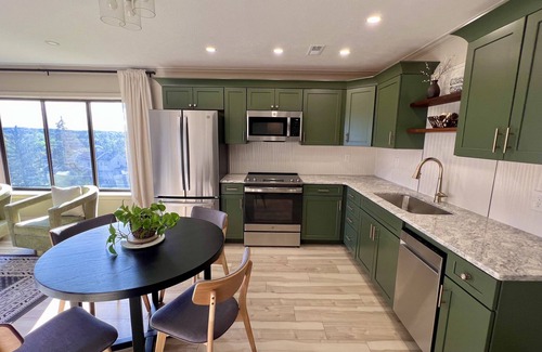 Acme Eigentumswohnung | Quiet Grand Traverse Resort Condo I Great views, Full kitchen and Washer/Dryer