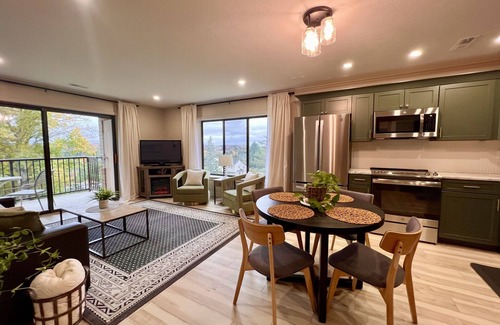 Acme Eigentumswohnung | Quiet Grand Traverse Resort Condo I Great views, Full kitchen and Washer/Dryer