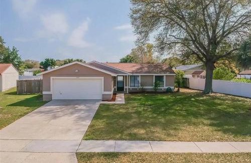 Fairvilla Haus | Quiet home in Metrowest