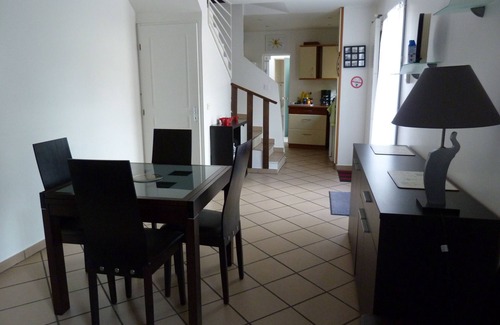 Houilles Haus | quiet house with terrace and private parking. short stays of 3 days accepted