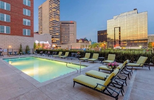 Scioto Mile Wohnung | Quiet King Size with City Views