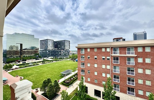 Scioto Mile Wohnung | Quiet King Size with City Views