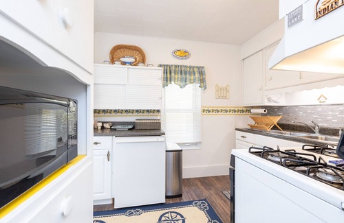 Lakeview Hütte | Quiet lake getaway in nautical themed cottage at beautiful Indian Lake