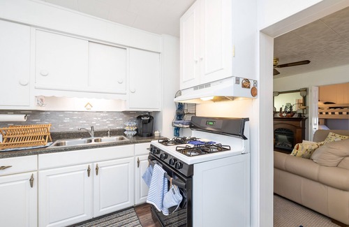 Lakeview Hütte | Quiet lake getaway in nautical themed cottage at beautiful Indian Lake