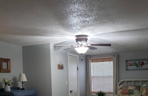 New Concord Haus | Quiet Lakehouse with an Amazing all Season Sunroom!