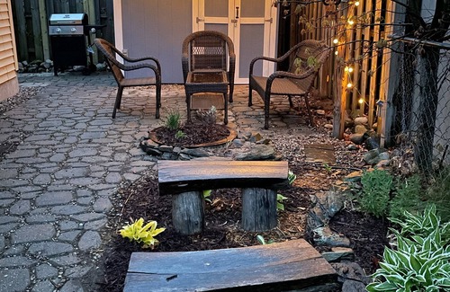 Spring Lake Haus | Quiet Lakeside Cottage