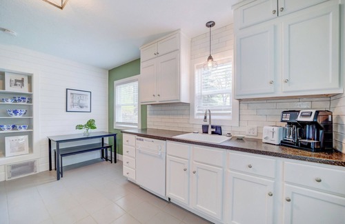 Lakeside Haus | Quiet Lakeside House