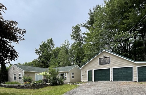 West Gardiner Haus | Quiet, meticulously clean house close to beaches, and shopping.