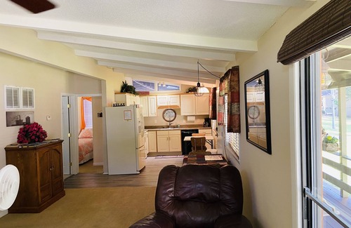 Sunrise Beach Haus | See der Ozarks, Haus 2 Schlafzimmer, 1 Bad, Seeseite mit Dock, in der Nähe der Stadt