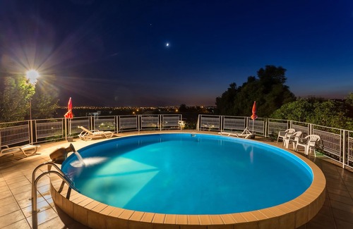 Estoi Haus | Quiet, peaceful house A1 rental