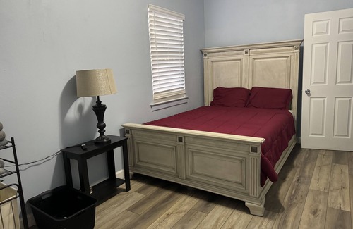 Calumet Heights Haus | Quiet, relaxing 4 bed, 2 bath, 10 mins to Lake Michigan