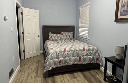 Calumet Heights Haus | Quiet, relaxing 4 bed, 2 bath, 10 mins to Lake Michigan