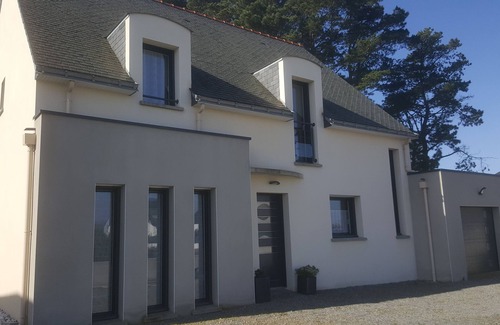 Penestin Haus | Quiet residence close to shops and beaches