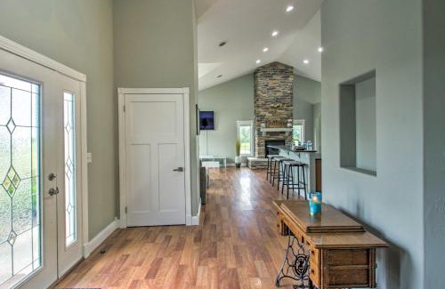 Audubon Haus | Quiet Retreat with Kayak and Patio, Walk to Lake!