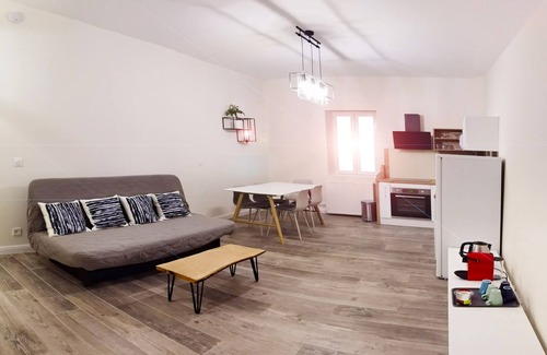 Peronnas Wohnung | Quiet, spacious and comfortable apartment (sleeps 6).