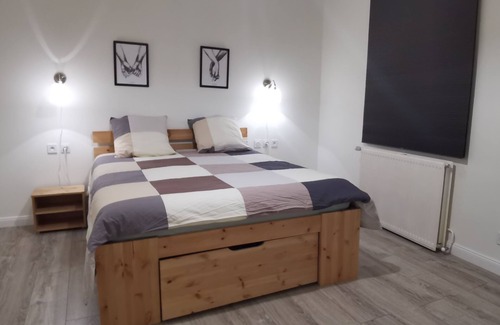 Peronnas Wohnung | Quiet, spacious and comfortable apartment (sleeps 6).