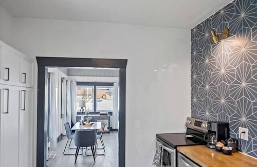 Sheridan Haus | Quiet Spot w/Fenced Yard |The Stardust Bungalow