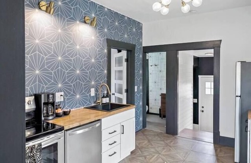 Sheridan Haus | Quiet Spot w/Fenced Yard |The Stardust Bungalow