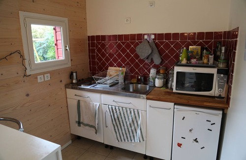 La Varenne Saint-Hilaire Wohnung | Quiet studio overlooking wooded garden. Close to RER station and shops.