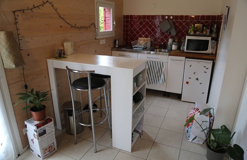La Varenne Saint-Hilaire Wohnung | Quiet studio overlooking wooded garden. Close to RER station and shops.