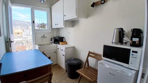 Vyronas Wohnung | Quiet, Sunny & Terrace with Acropolis View