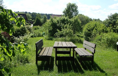 Herzfelde Wohnung | Quietly located holiday home with a natural garden, 500m from the lake and the forest