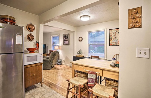 Grants Pass Hütte | ‘Quigley's River Pass’ Cottage w/ Private Deck!