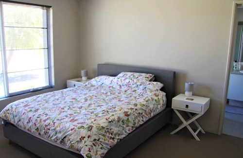Butler Haus | Quinn's Beach Family Accommodation