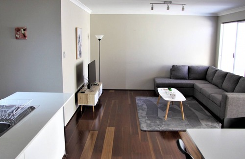 Butler Haus | Quinn's Beach Family Accommodation