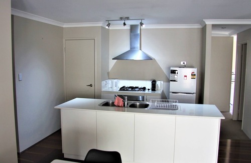 Butler Haus | Quinn's Beach Family Accommodation