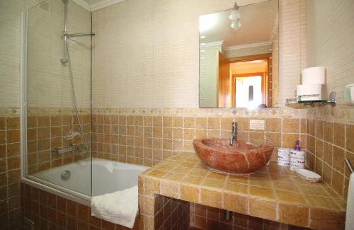Estombar Haus | Quinta dos Vales Wine Estate
