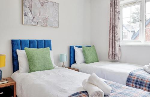 Brentwood Wohnung | Quirky 2-Bed Brentwood Home Near High St & Station - With Parking