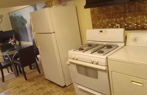 Forest Park Wohnung | Quite cozy two bedroom one bath private leisure get a way.