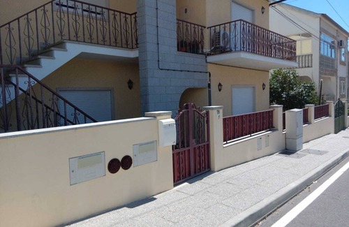 Castelo Branco Villa | R/C de moradia familiar c/ entrada independente, espaçosa e ideal para famílias