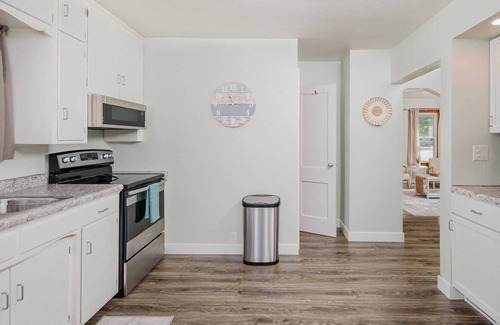 Manitowoc Haus | R&R on Rapids Rd Summ