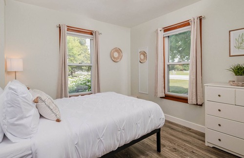 Manitowoc Haus | R&R on Rapids Rd Summ