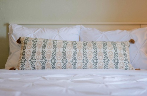 Manitowoc Haus | R&R on Rapids Rd Summ