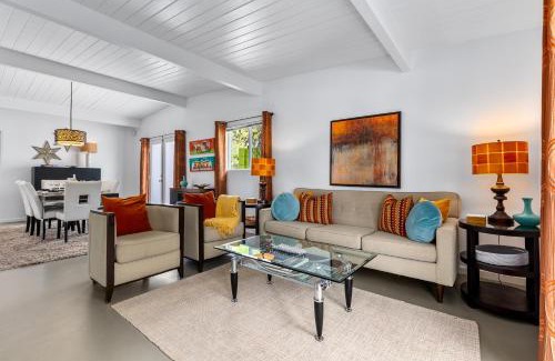 Racquet Club Estates Villa | R & R Rendezvous by ACME House Company