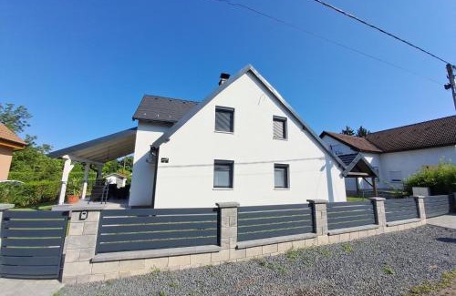 Vonyarcvashegy Haus | R&R Vendégház Vonyarcvashegy