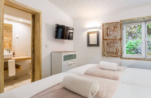 Calheta Haus | Rabaçal Nature Spot Cottage