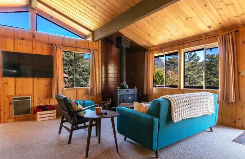 Pine Cove Haus | RACC00N Rock Charming Hot Tub Cabin